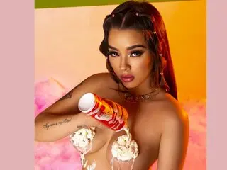 IsabelleKing video shows amateur